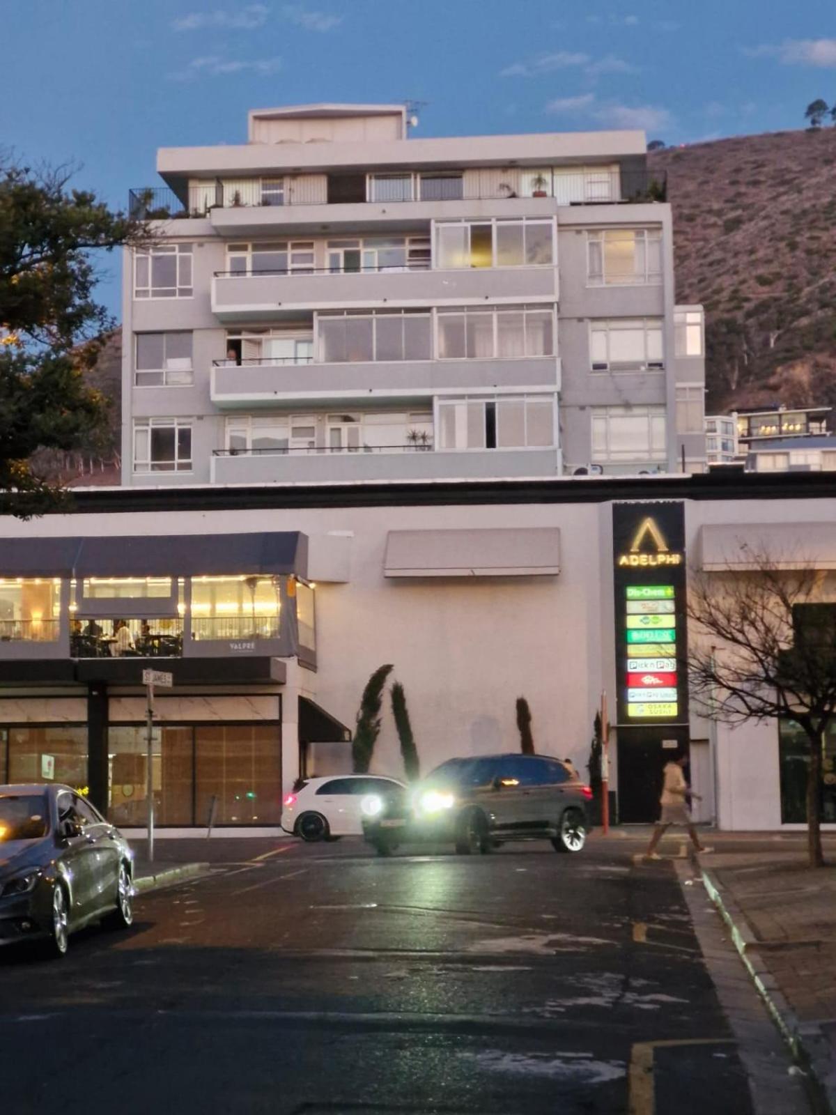 Majestic Lion's Head Views! Ultimate Convenience!