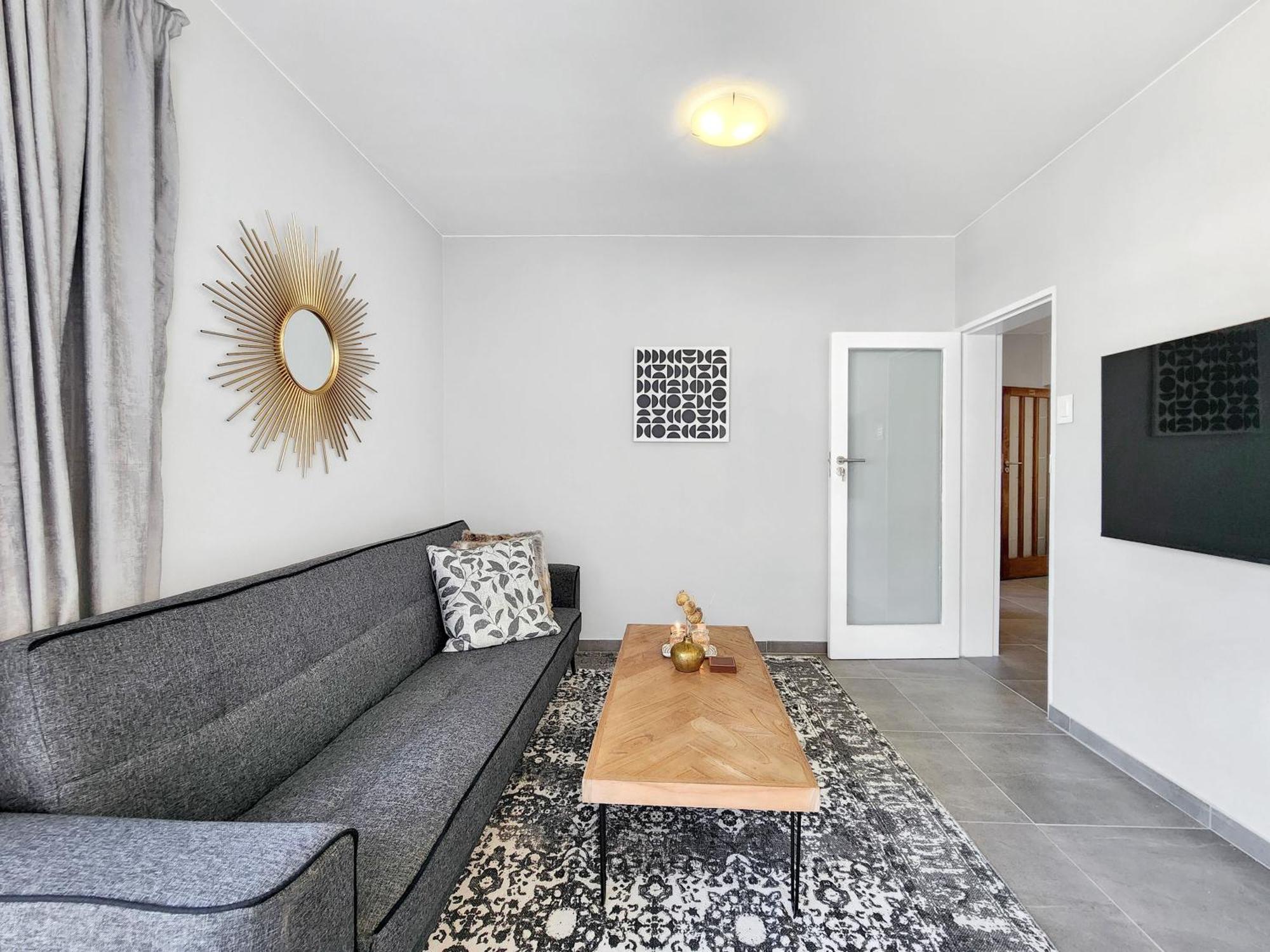 Apartment Majestic Lion's Head Views! Ultimate Convenience! *